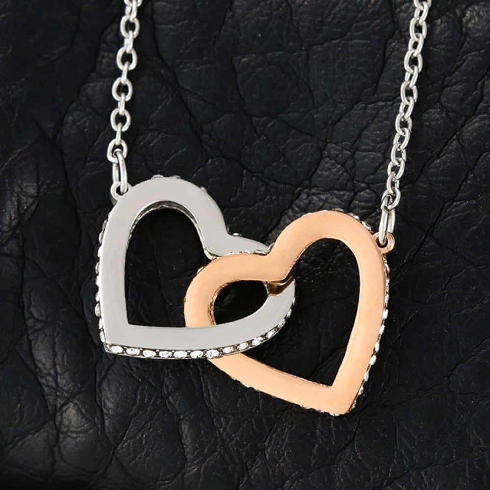 Collier avec Pendentif Coeurs Entrelacés Contenant un Message 